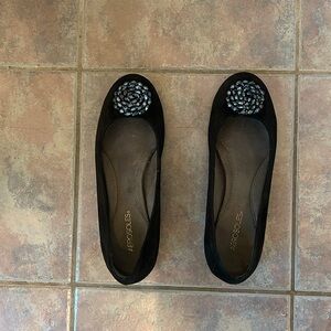 Black flat suede leather aero sole shoes with blue gem women’s size 10. Like new